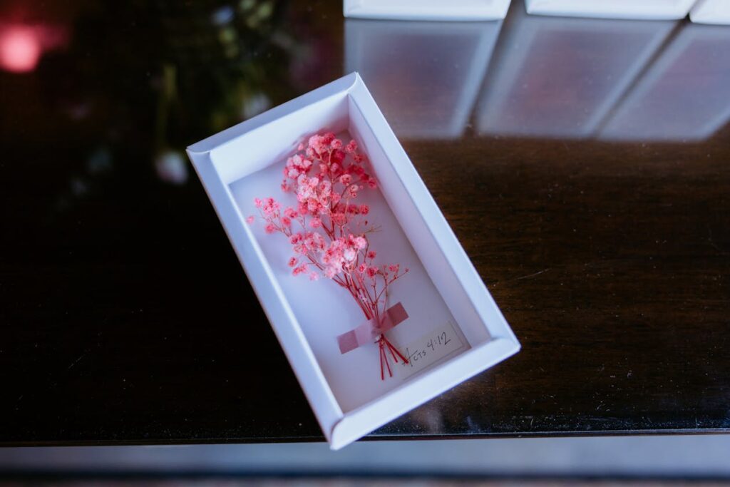 perfume favor bottles wedding - hero