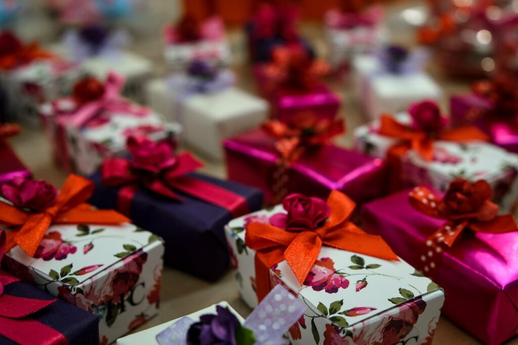 wedding perfume favor display ideas - hero